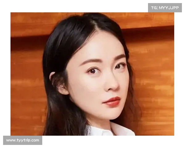 霍思燕杜江携手度假阿那亚,小狗珍珠成焦点,萌态十足引人注目 霍思燕杜江携手度假阿那亚,小狗珍珠成焦点,萌态十足引人注目